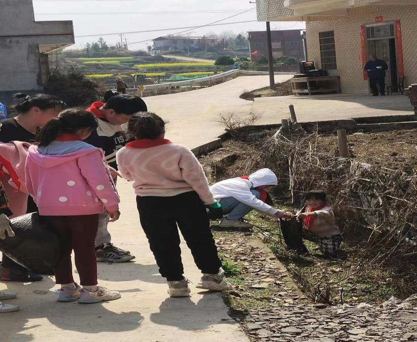 塘渡口鎮(zhèn)塔水橋小學(xué)開(kāi)展“學(xué)雷鋒”主題月活動(dòng)