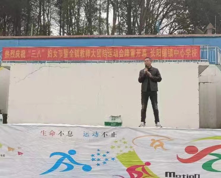 攜三月明媚，與春日同歌