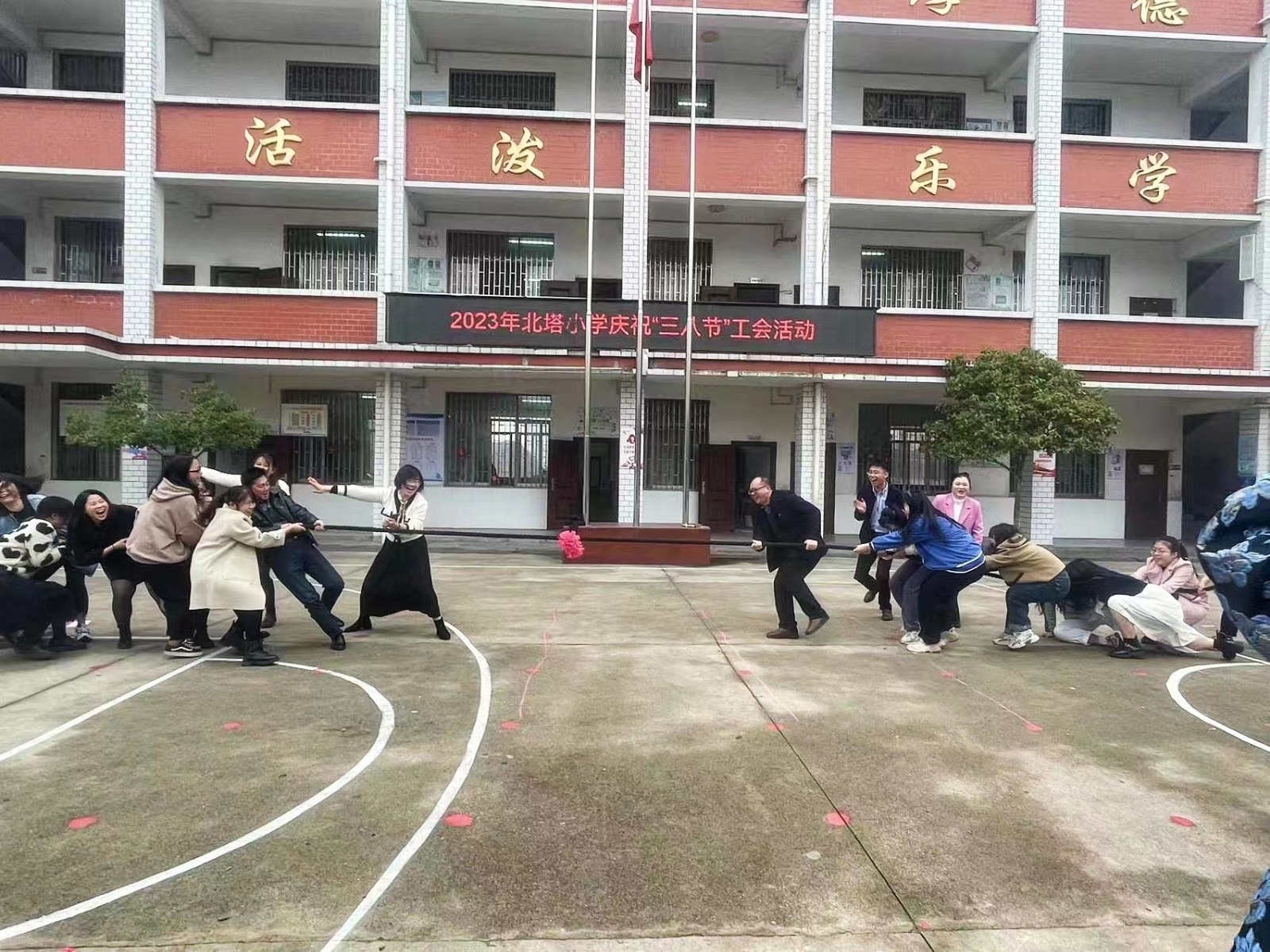 喜迎“三八”婦女節(jié) 助力“民族團(tuán)結(jié)一家親”