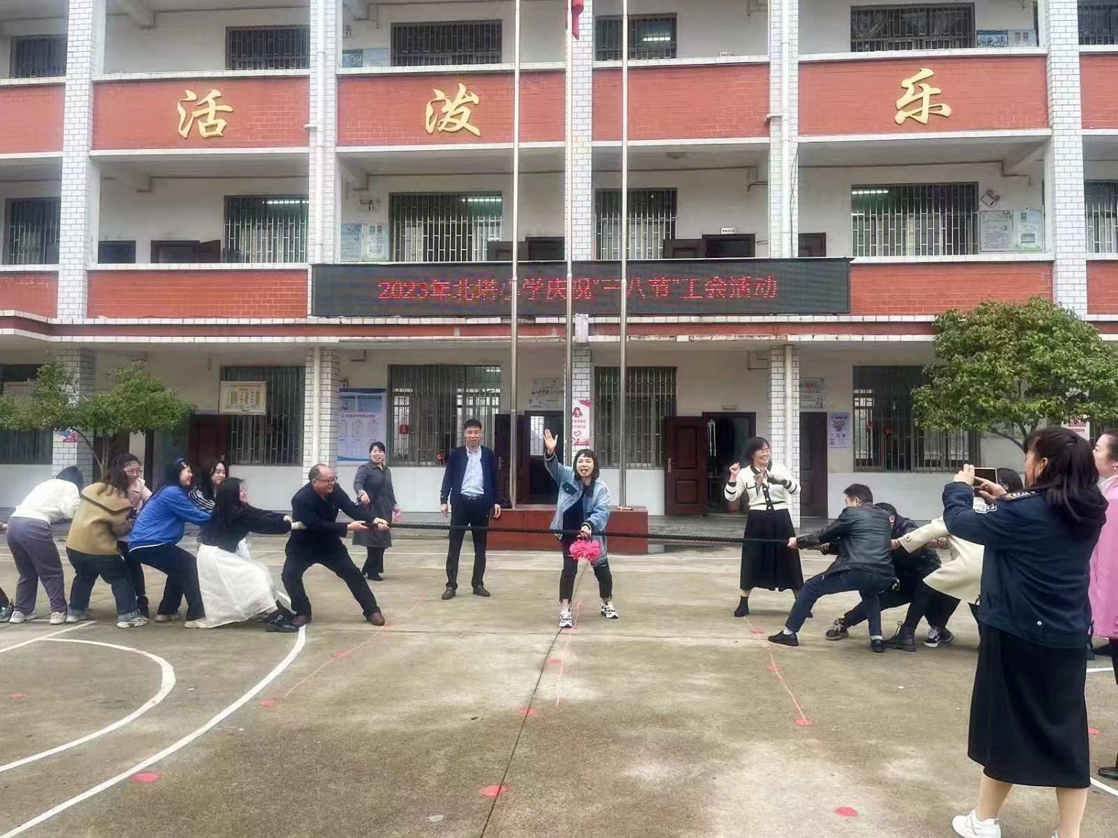 喜迎“三八”婦女節(jié) 助力“民族團(tuán)結(jié)一家親”