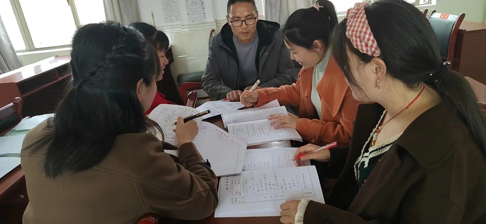 洞口縣高沙鎮(zhèn)柳林完小開(kāi)展“教學(xué)情趣化”主題教研