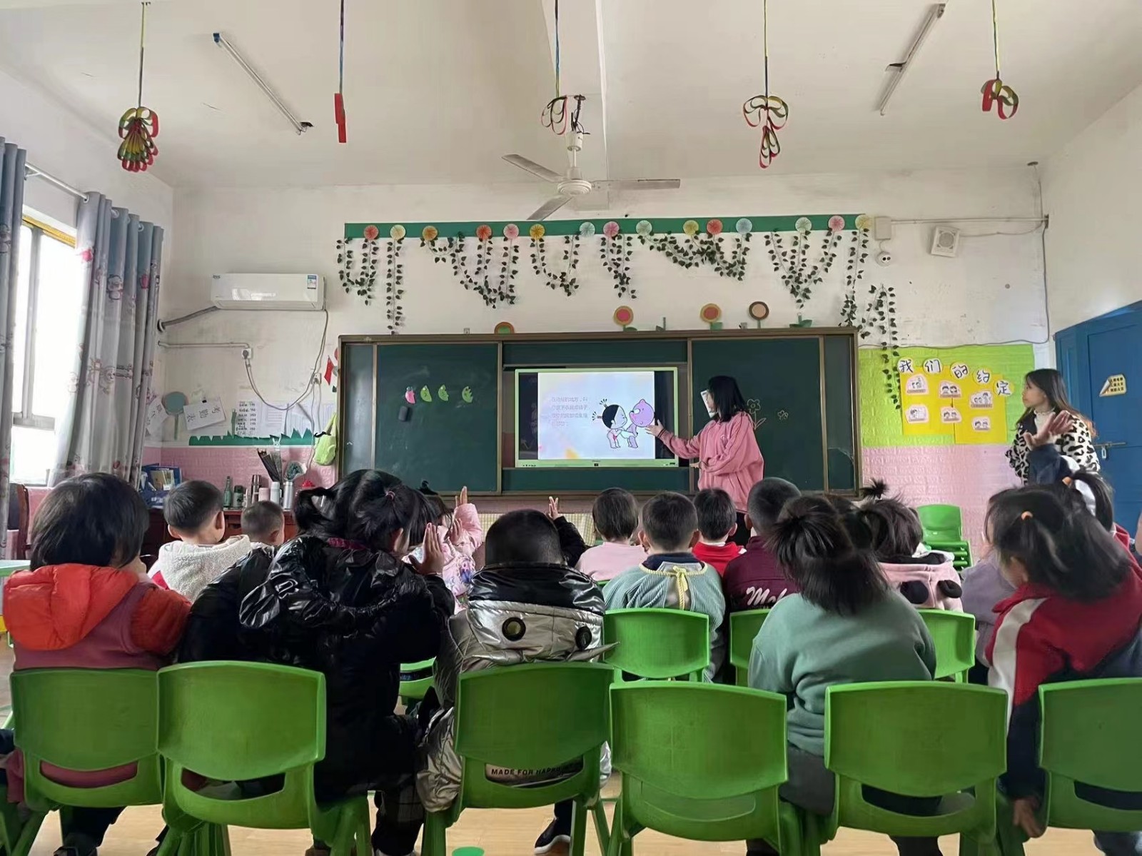 新寧縣回龍寺鎮(zhèn)中心幼兒園開展防性侵安全教育