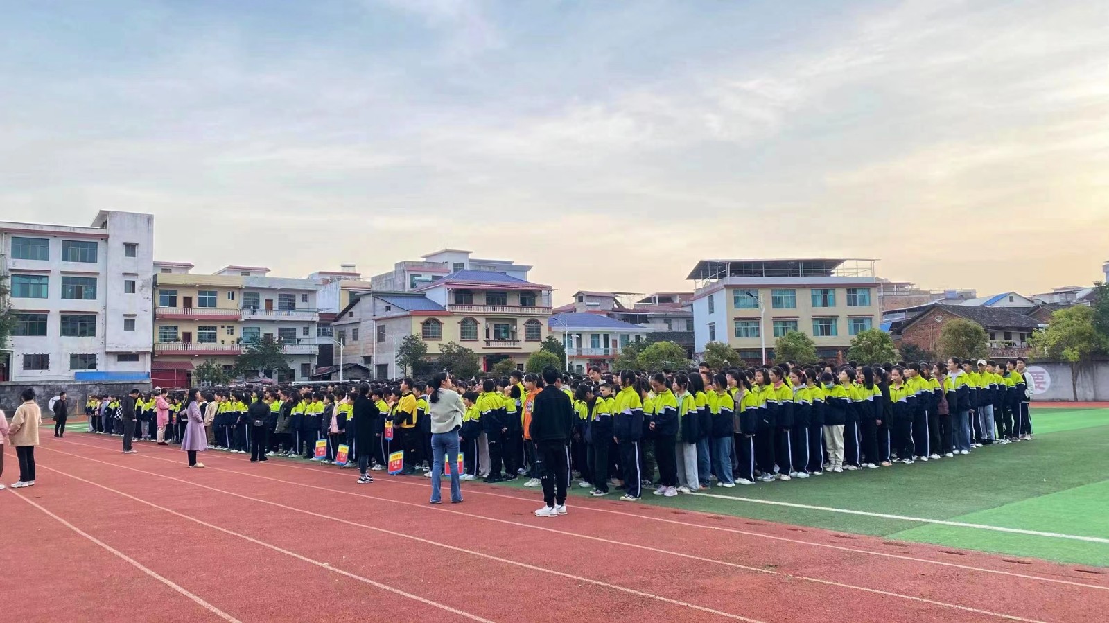 傳承雷鋒精神，弘揚時代新風(fēng)