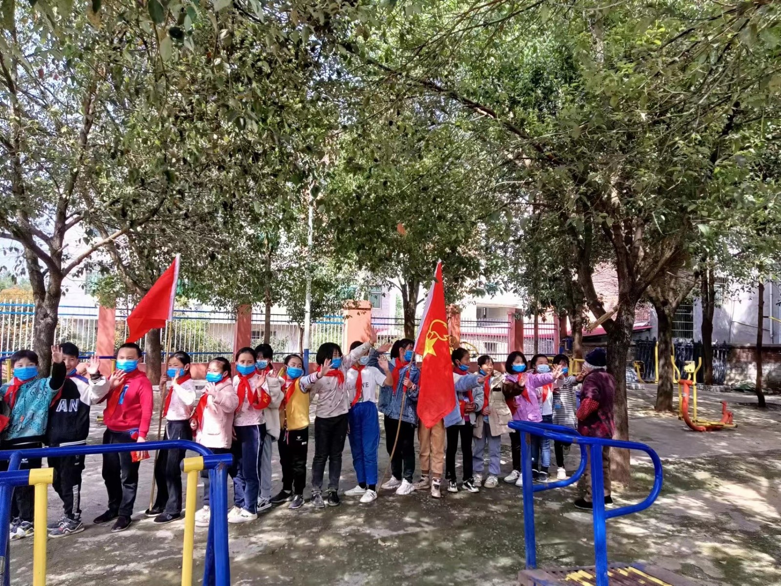 下花橋鎮(zhèn)中心完全小學黨支部開展“學雷鋒志愿服務(wù)