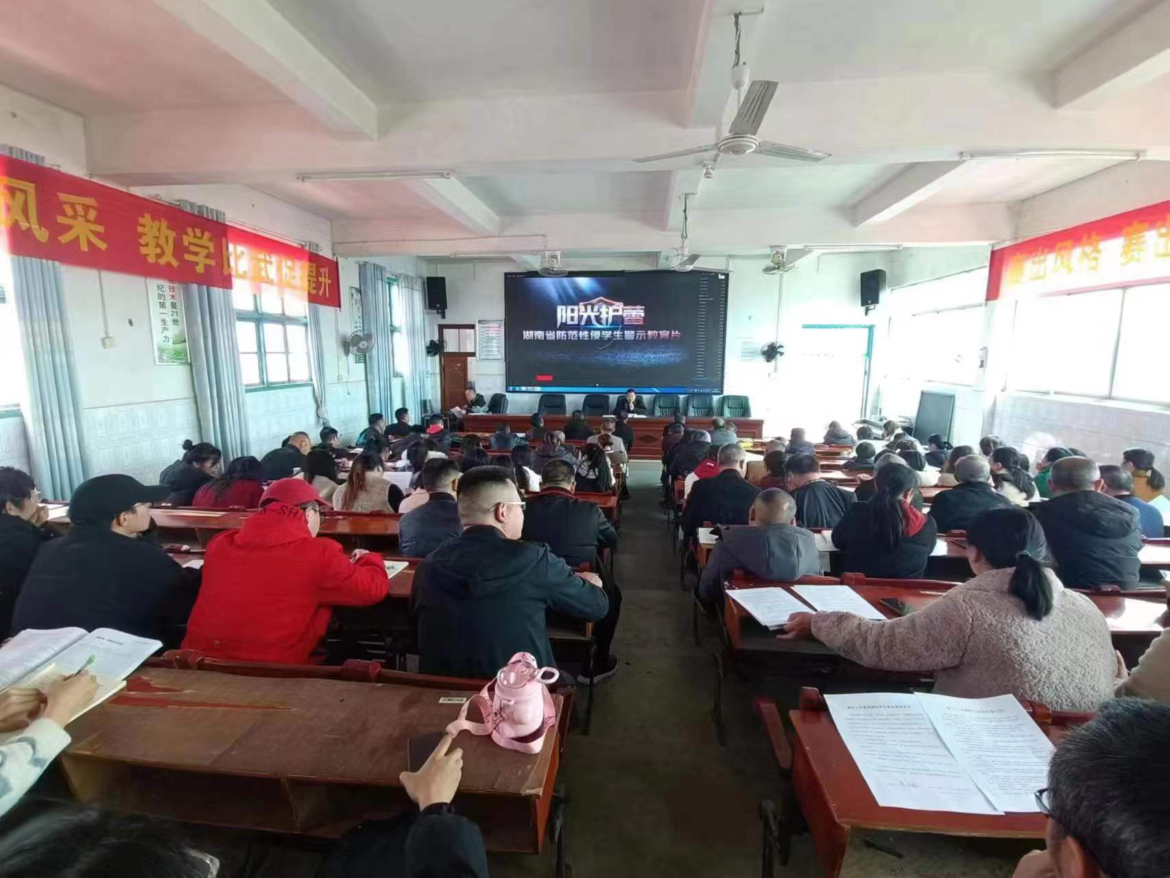 利劍護(hù)蕾，護(hù)航成長