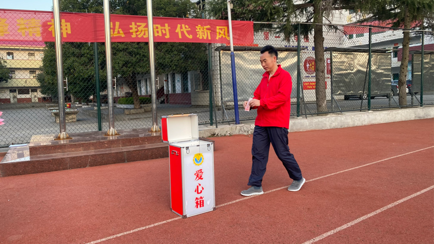 三月雷鋒月，人人學雷鋒，我們獻愛心