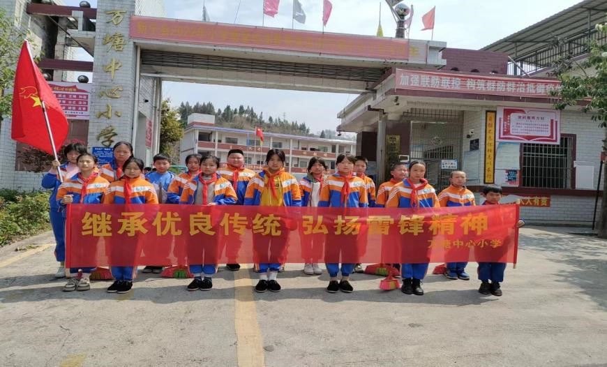 春日學雷鋒 情暖敬老院