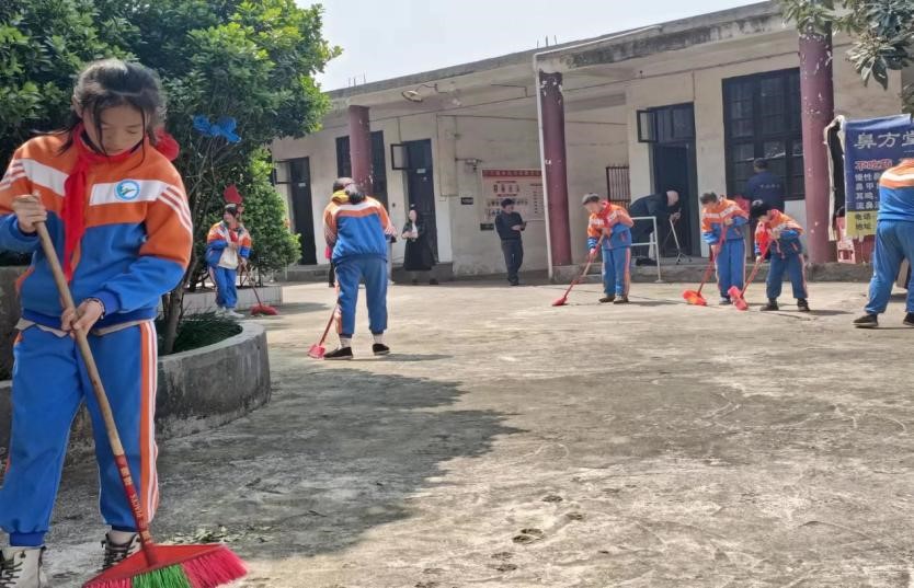 春日學雷鋒 情暖敬老院