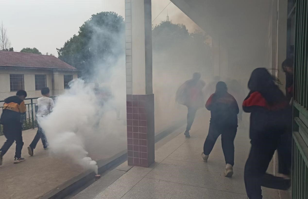 山門鎮(zhèn)橫溪中學(xué)開展消防安全演練