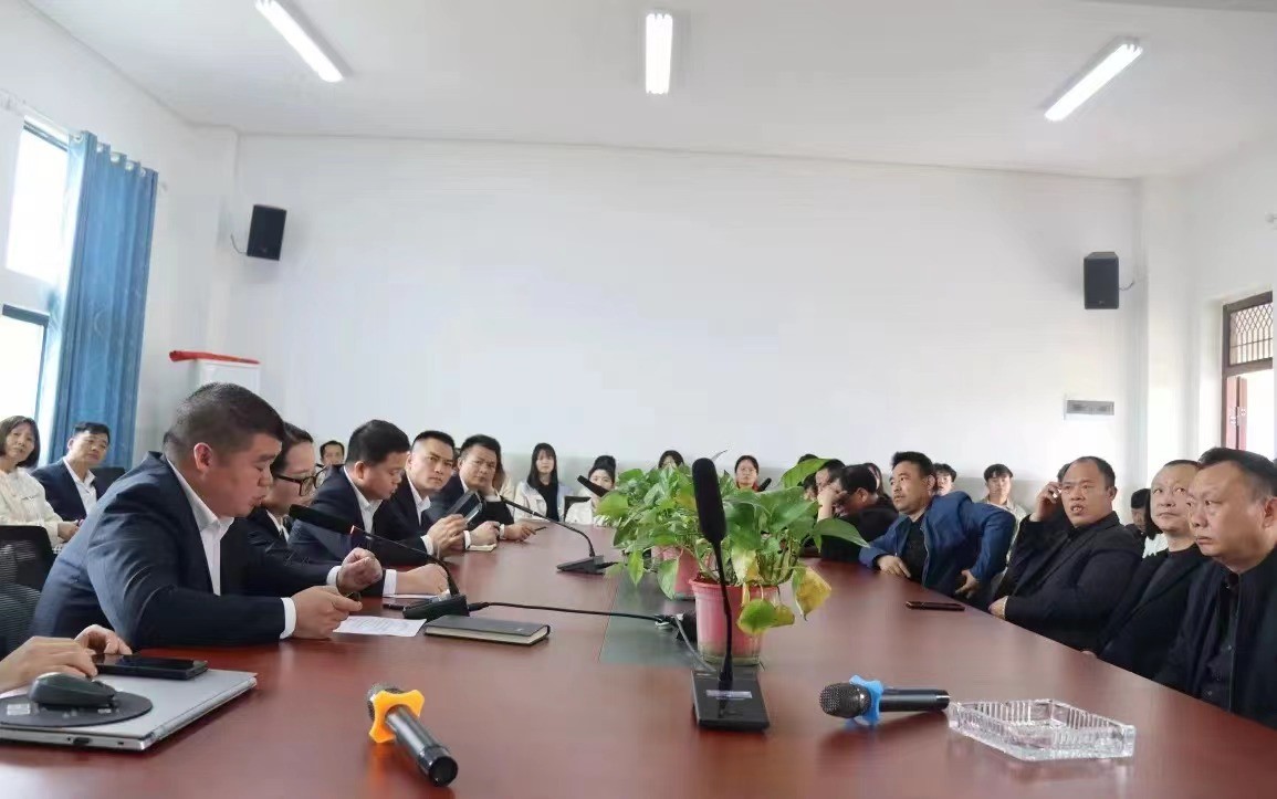 邵陽縣酈家坪鎮(zhèn)中心學(xué)校與邵陽縣思源學(xué)校開展教研交流