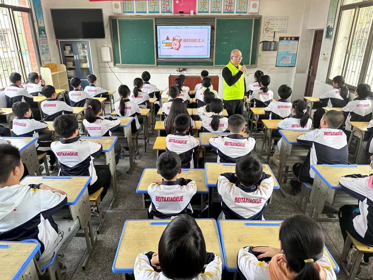 邵陽市北塔小學開展關(guān)愛留守兒童心理健康教育