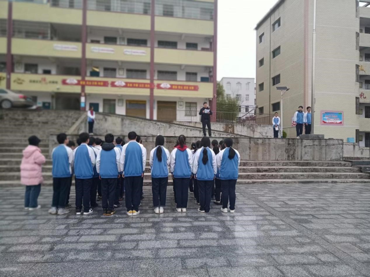 節(jié)儉養(yǎng)德，向美而行