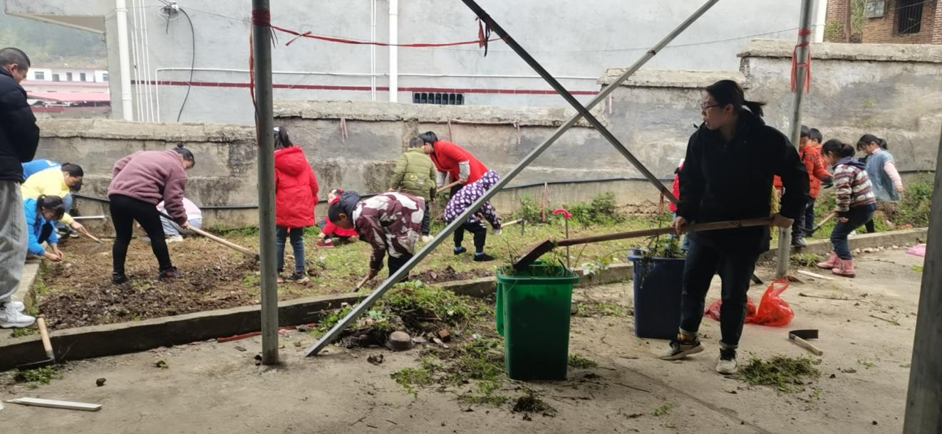 塘渡口鎮(zhèn)塔水橋小學(xué)開展實踐勞動課