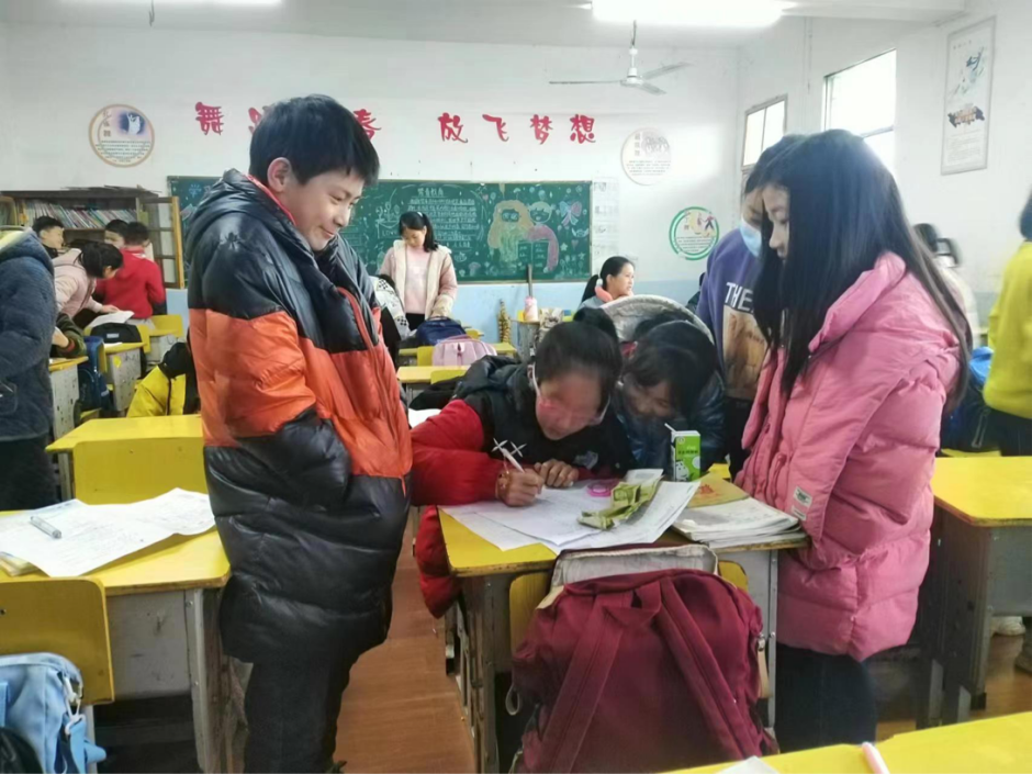 雷鋒精神永傳承，愛心捐贈暖人心