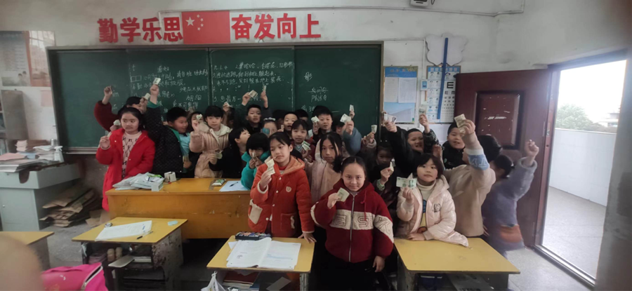 雷鋒精神永傳承，愛心捐贈暖人心