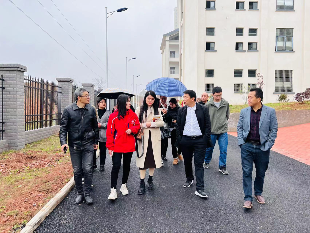 合作交流促發(fā)展，攜手共進譜新篇