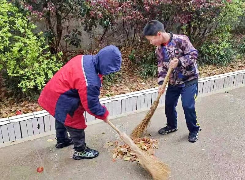 橫溪中學(xué)“三月春風(fēng)暖人心，雷鋒精神照我行”