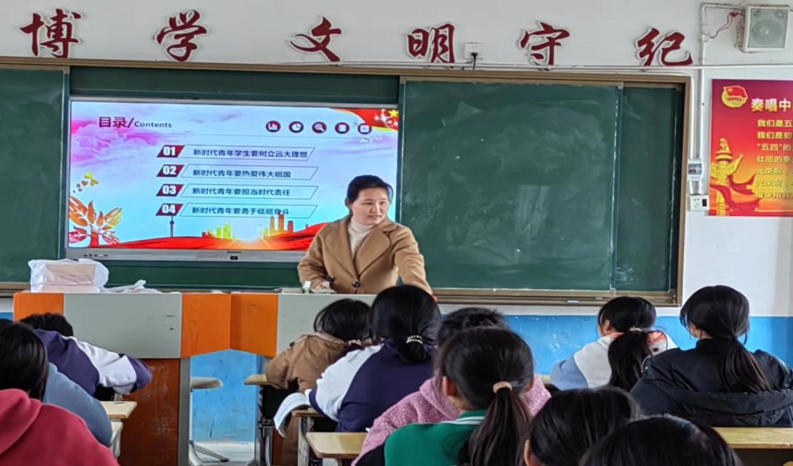 金稱市鎮(zhèn)中學(xué)開展“青春獻禮二十大，強國有我新征程”主題團課學(xué)習(xí)