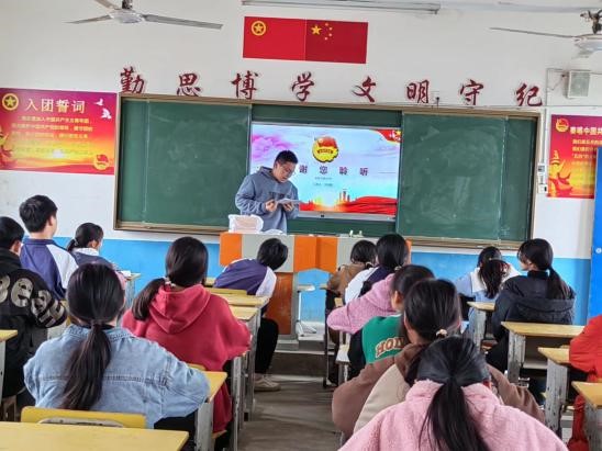 金稱市鎮(zhèn)中學(xué)開展“青春獻禮二十大，強國有我新征程”主題團課學(xué)習(xí)