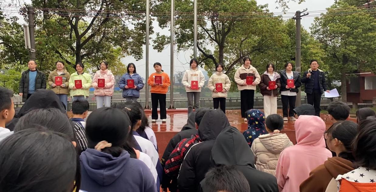 金稱市鎮(zhèn)中學(xué)3月學(xué)雷鋒月活動綜述