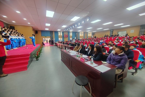 落實(shí)立德樹人，堅(jiān)持五育并舉