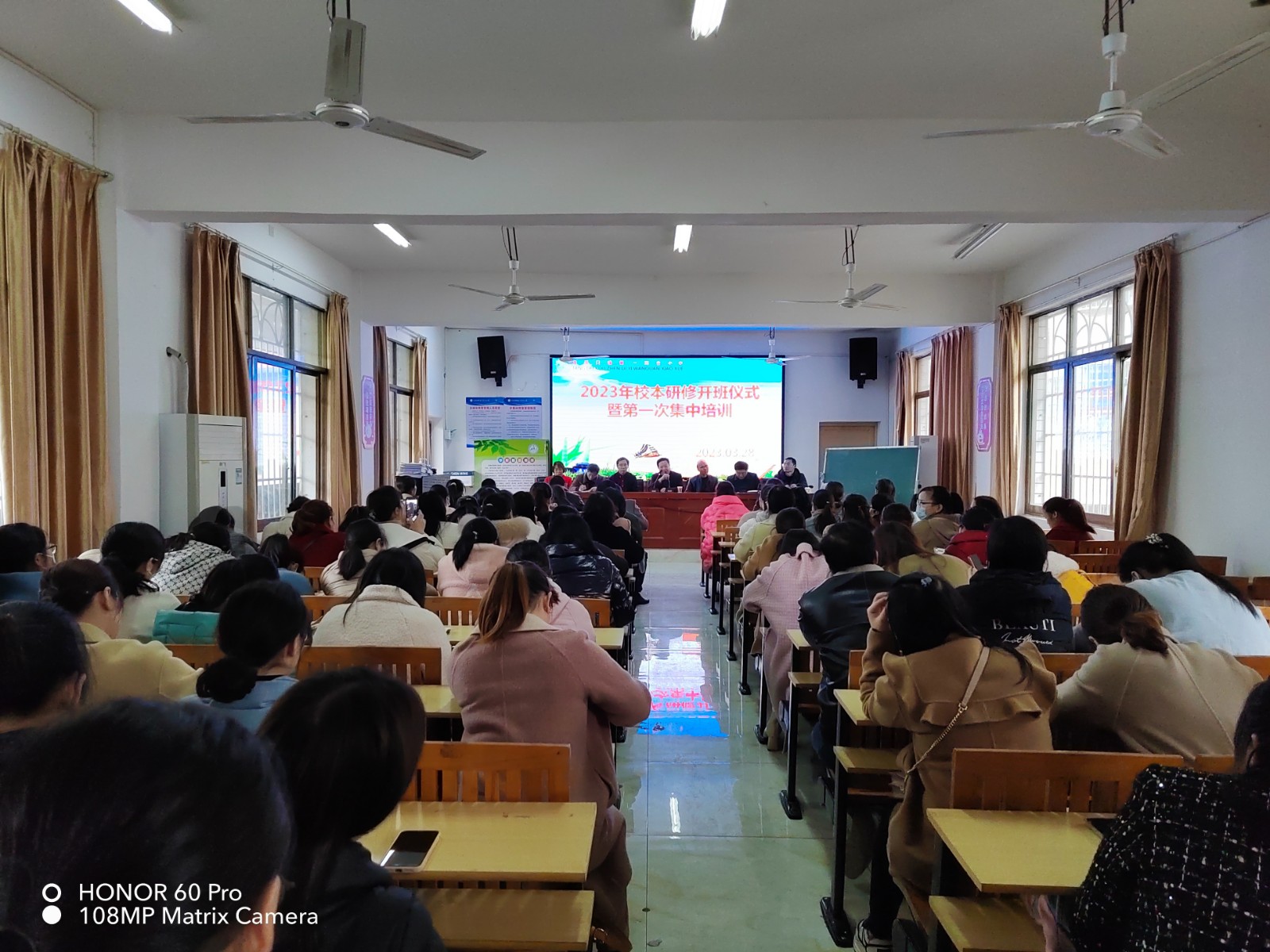 砥礪深耕，篤行致遠(yuǎn)