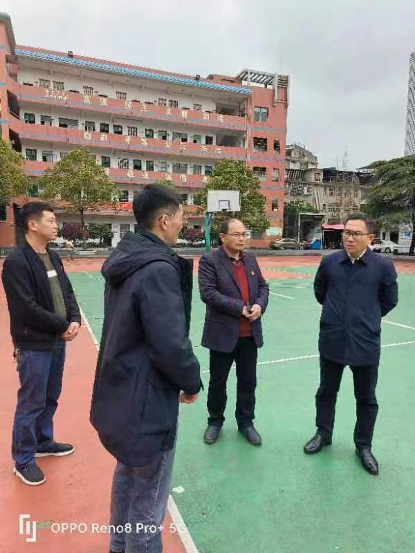 新寧縣：鄧濤到解放小學(xué)督導(dǎo)食品安全等工作