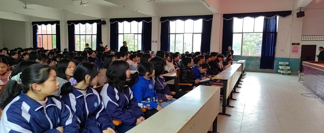 金稱市鎮(zhèn)中學(xué)舉行2023年八年級(jí)生地會(huì)考動(dòng)員會(huì)