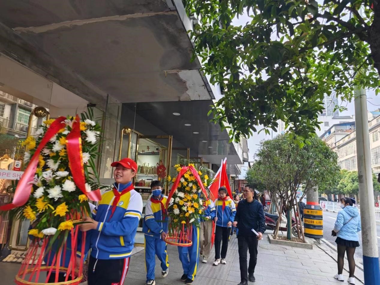 青松公園祭英烈 紅色基因永傳承