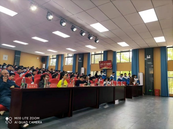 邵陽縣塘渡口鎮(zhèn)玉田初級(jí)中學(xué)舉行“共享藍(lán)天一元捐”公益活動(dòng)