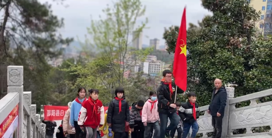 白倉鎮(zhèn)第二完全小學“清明祭英烈”活動