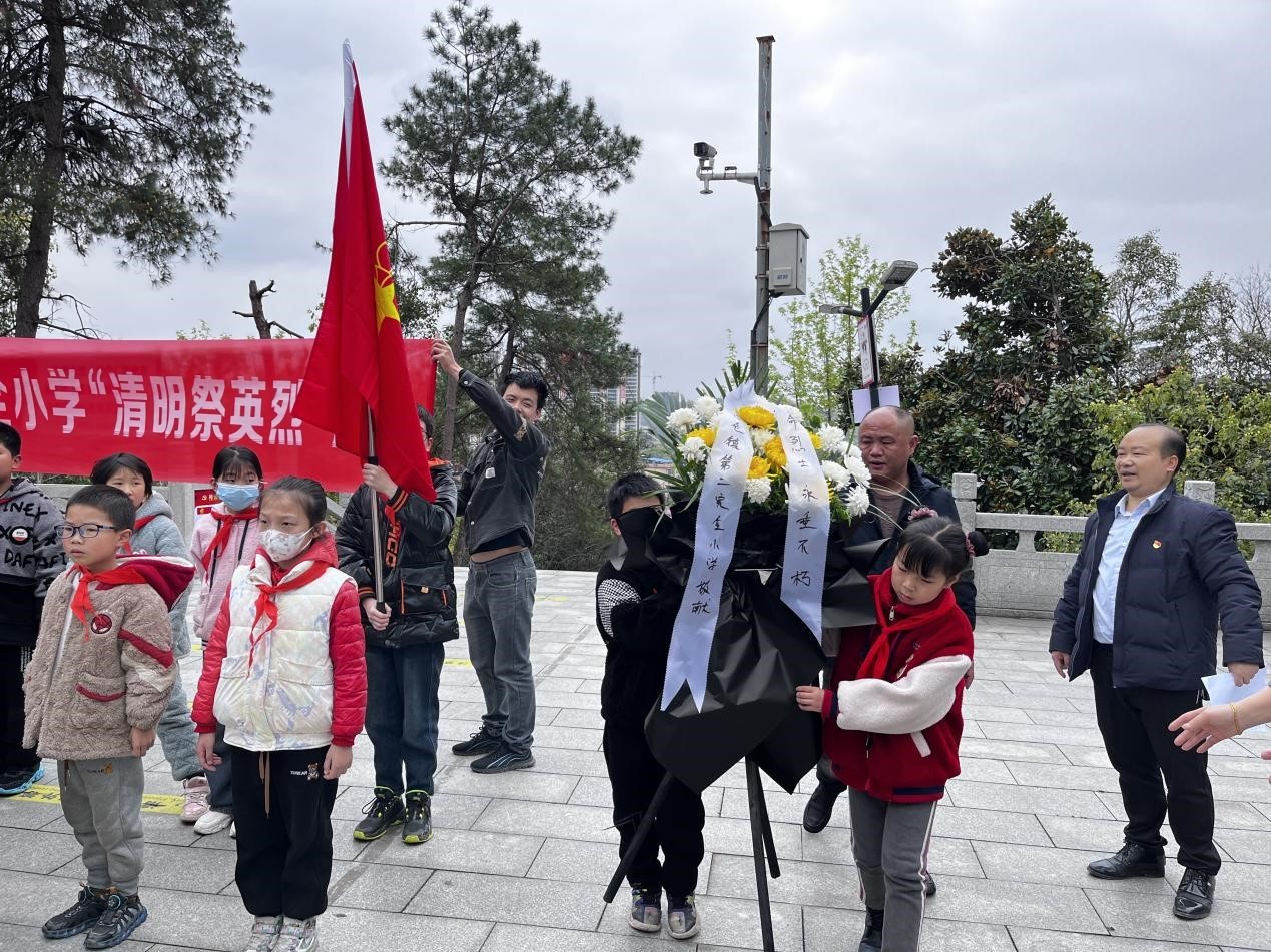白倉鎮(zhèn)第二完全小學“清明祭英烈”活動