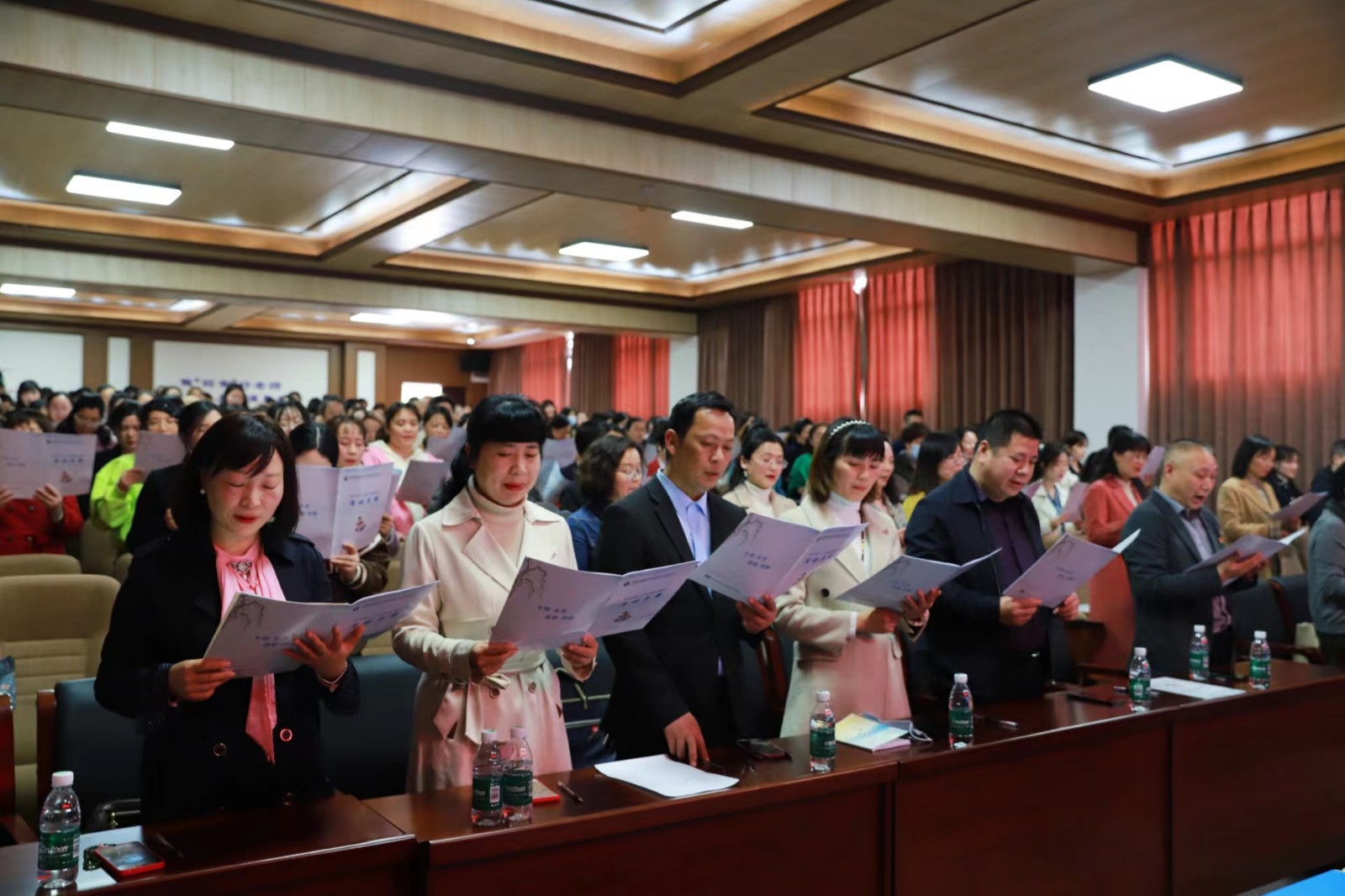 城區(qū)二小開(kāi)展課外閱讀主題教研