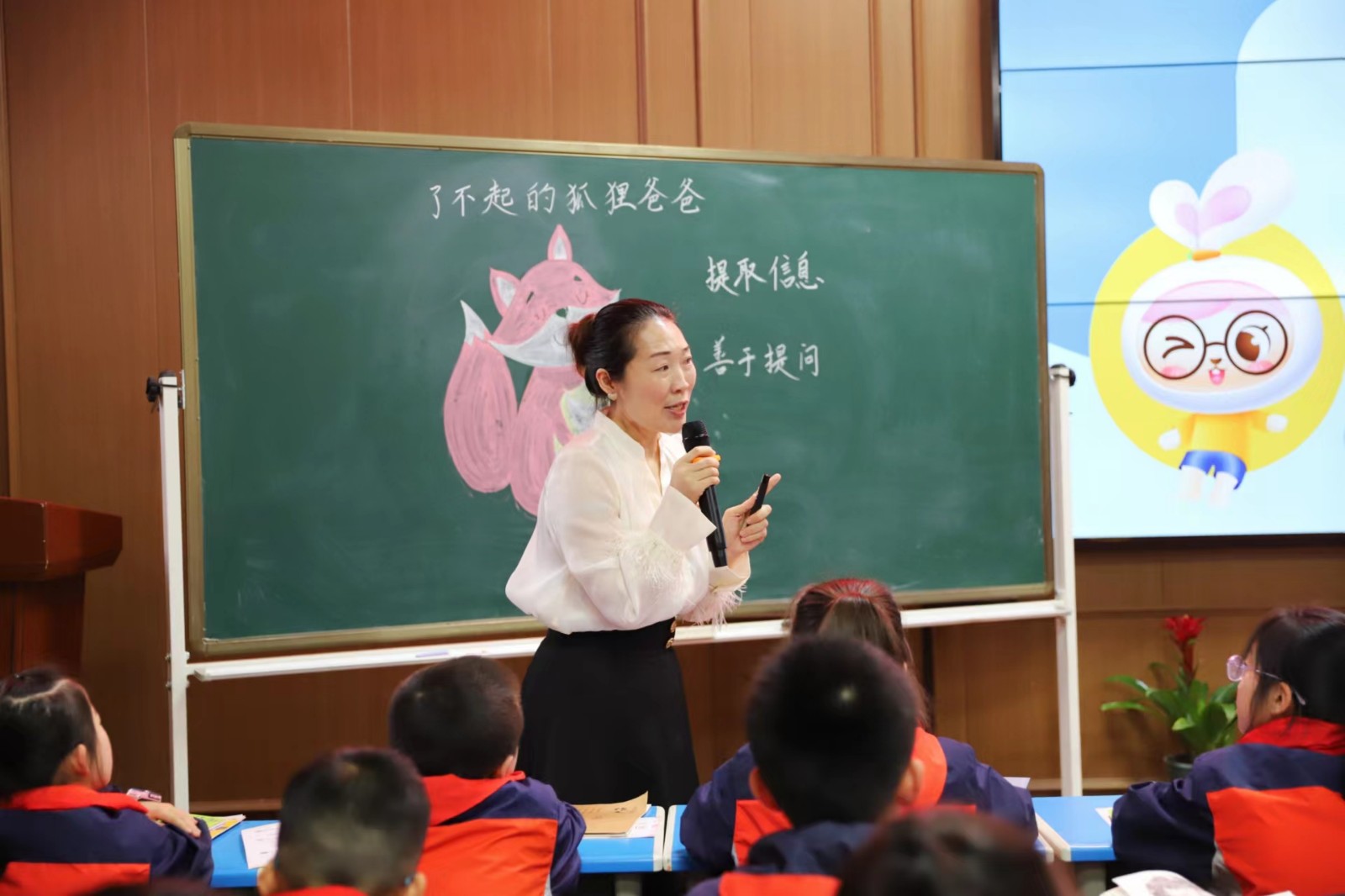 城區(qū)二小開(kāi)展課外閱讀主題教研