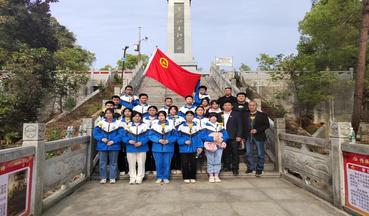 霞塘云中學(xué)開展清明祭英烈活動(dòng)