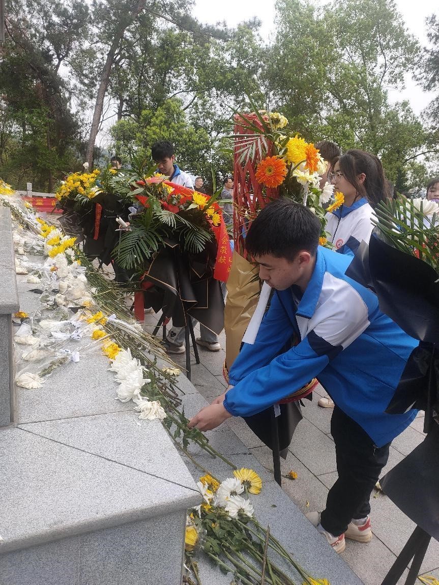 緬懷革命先烈，傳承紅色基因