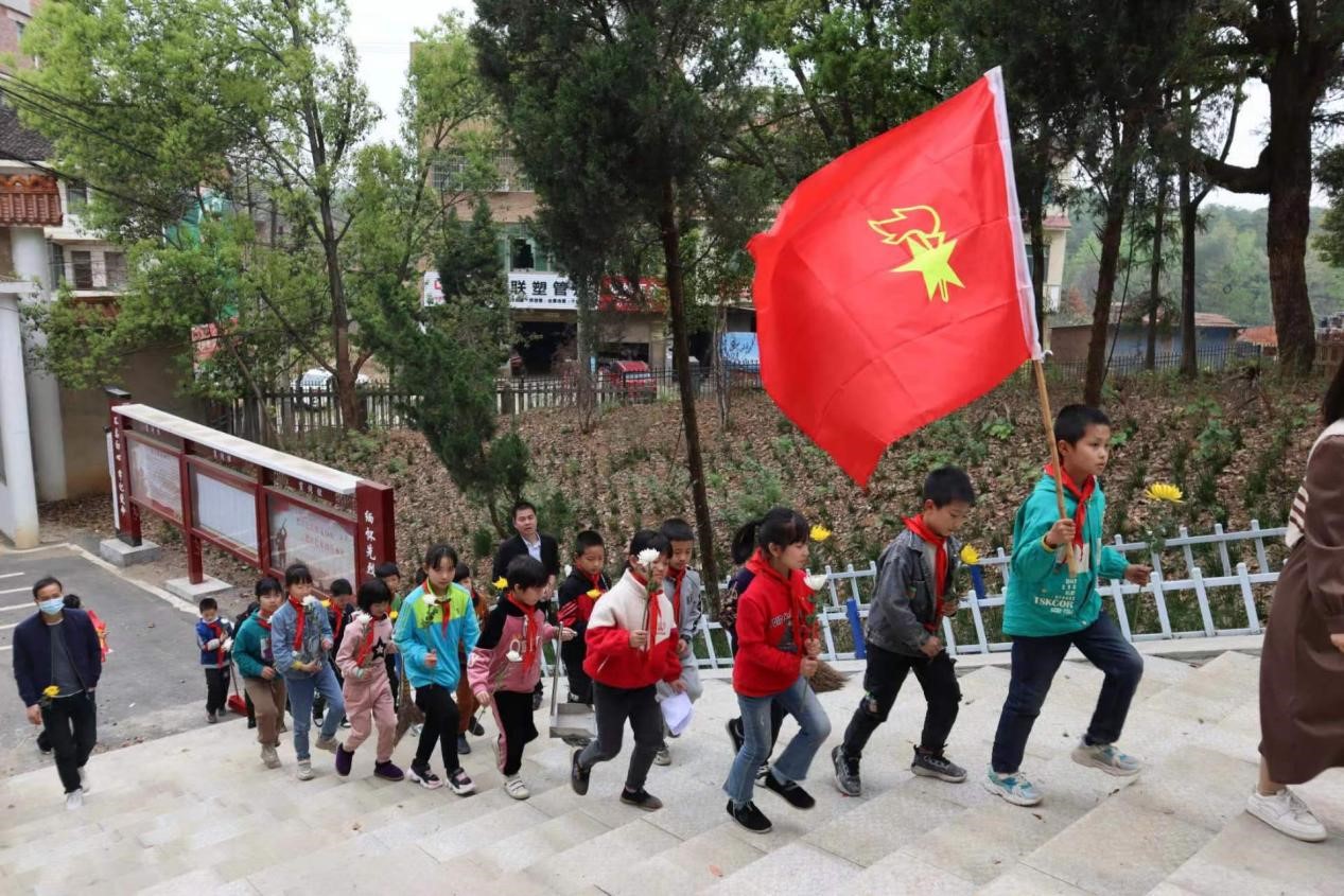 “緬懷革命烈士 傳承紅色基因”