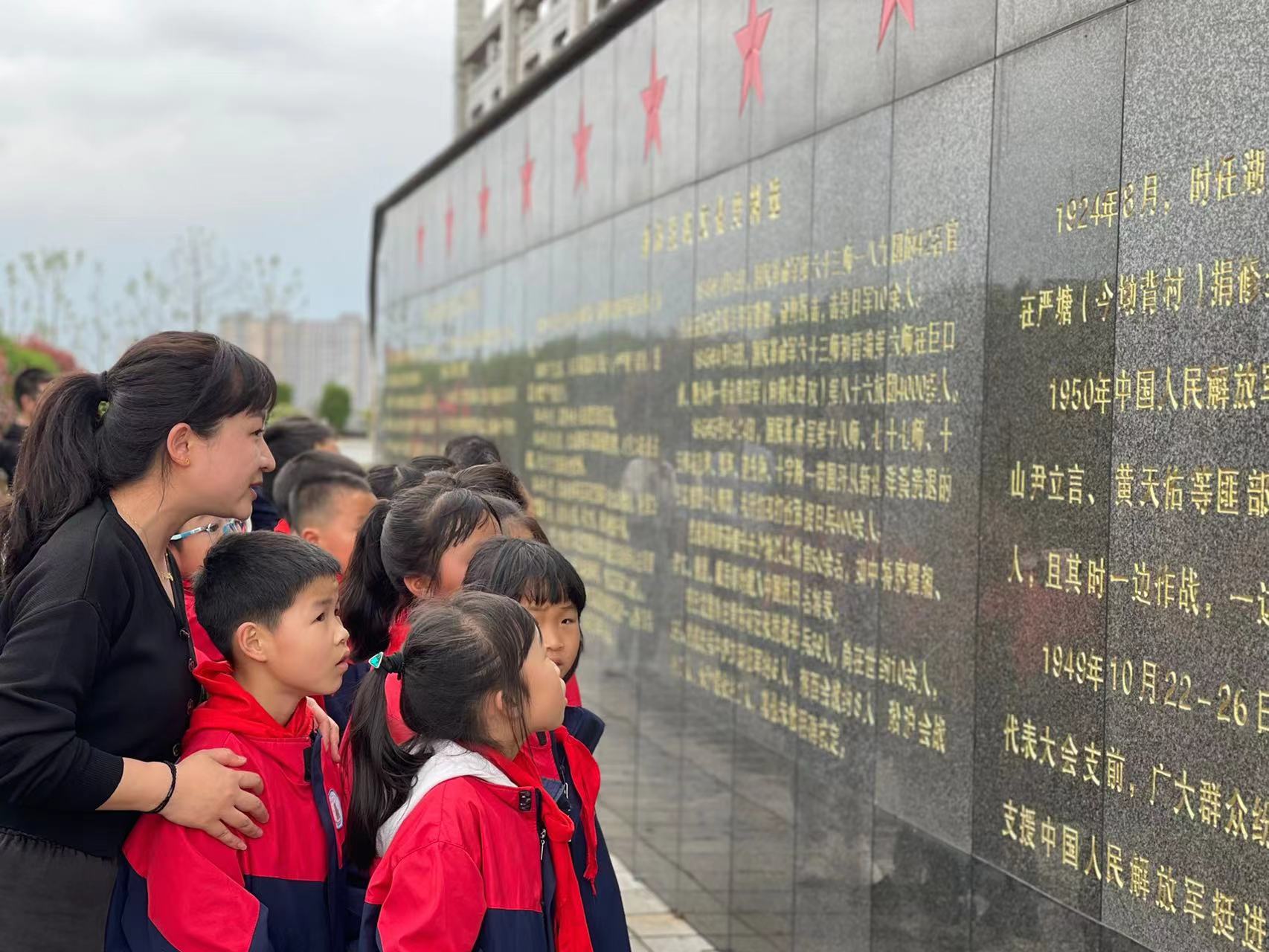 邵陽市北塔區(qū)北塔小學(xué)開展清明祭英烈主題活動