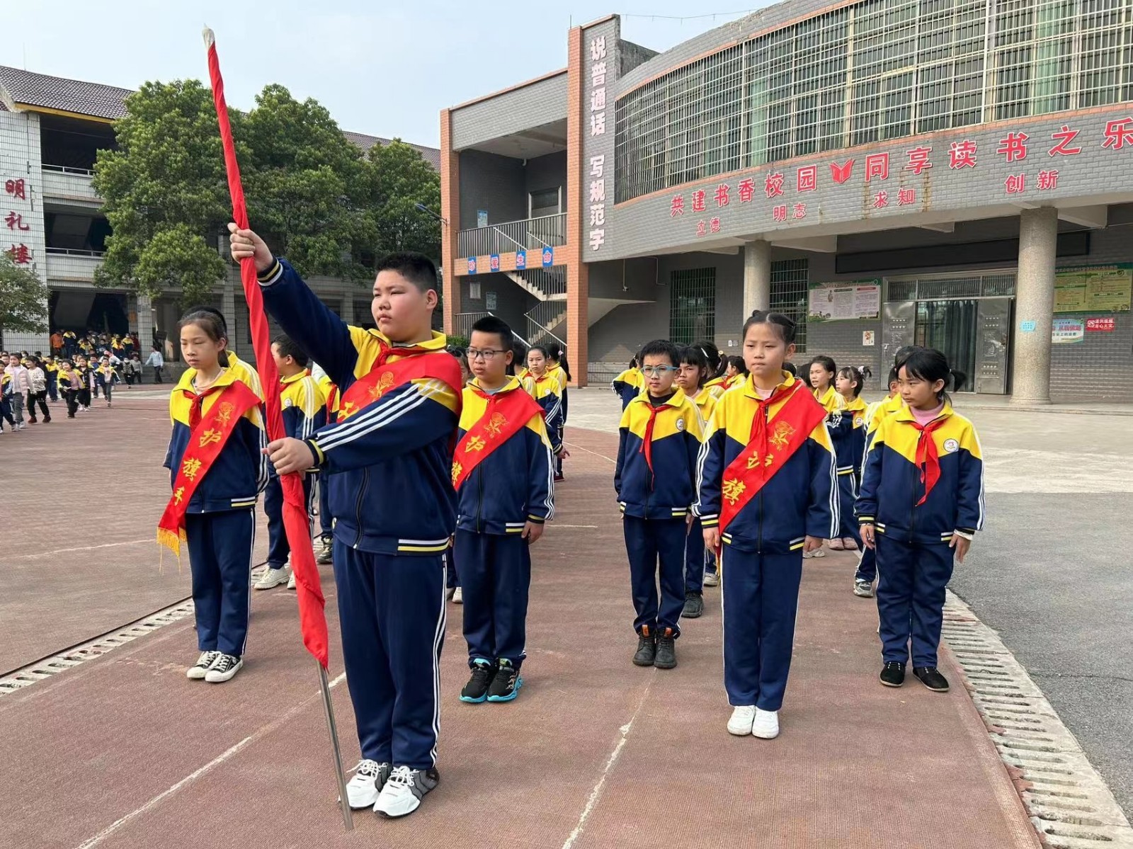 “緬懷先烈，弘揚(yáng)愛國精神”