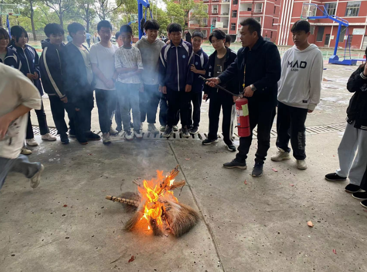 消防安全心中記，實戰(zhàn)操練保平安