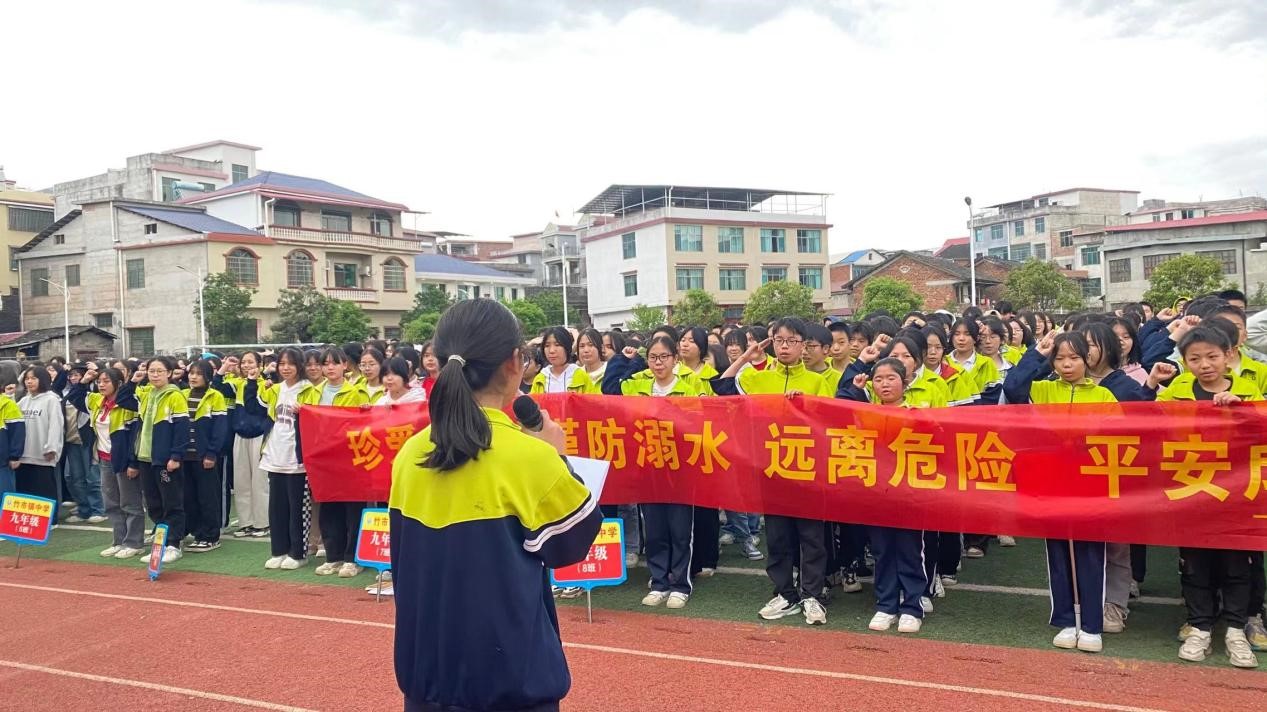 安全防溺水，不做孤“泳”者