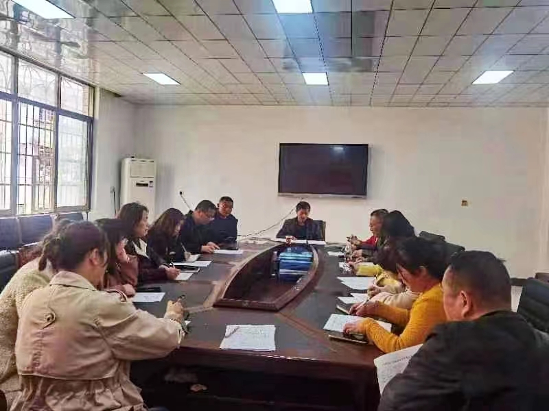 塘渡口鎮(zhèn)第一完全小學(xué)召開“明方向、立規(guī)矩、正風(fēng)氣、強(qiáng)免疫”作風(fēng)建設(shè)專項(xiàng)活動(dòng)暨黨風(fēng)廉政建設(shè)會(huì)議