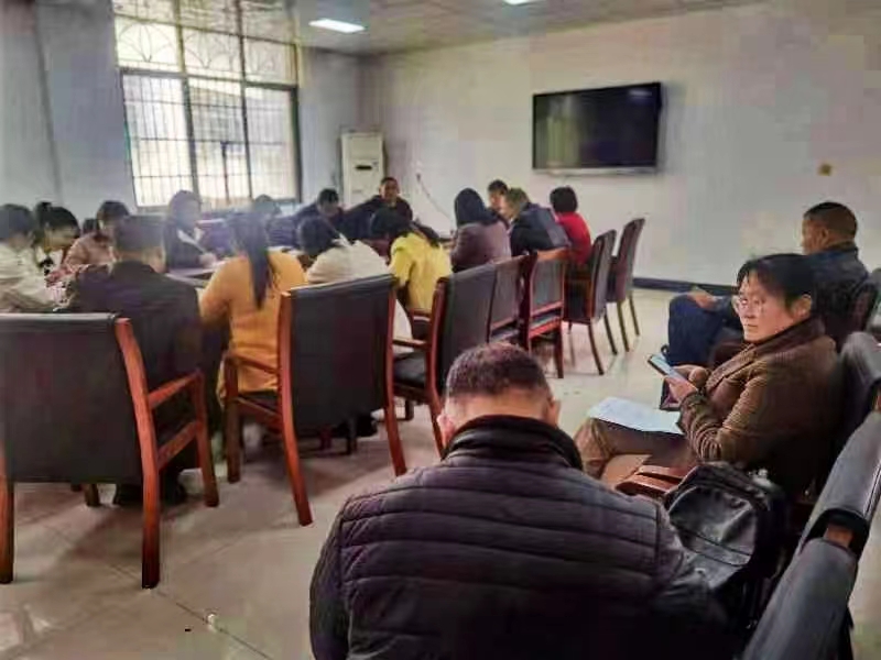 塘渡口鎮(zhèn)第一完全小學(xué)召開“明方向、立規(guī)矩、正風(fēng)氣、強(qiáng)免疫”作風(fēng)建設(shè)專項(xiàng)活動(dòng)暨黨風(fēng)廉政建設(shè)會(huì)議