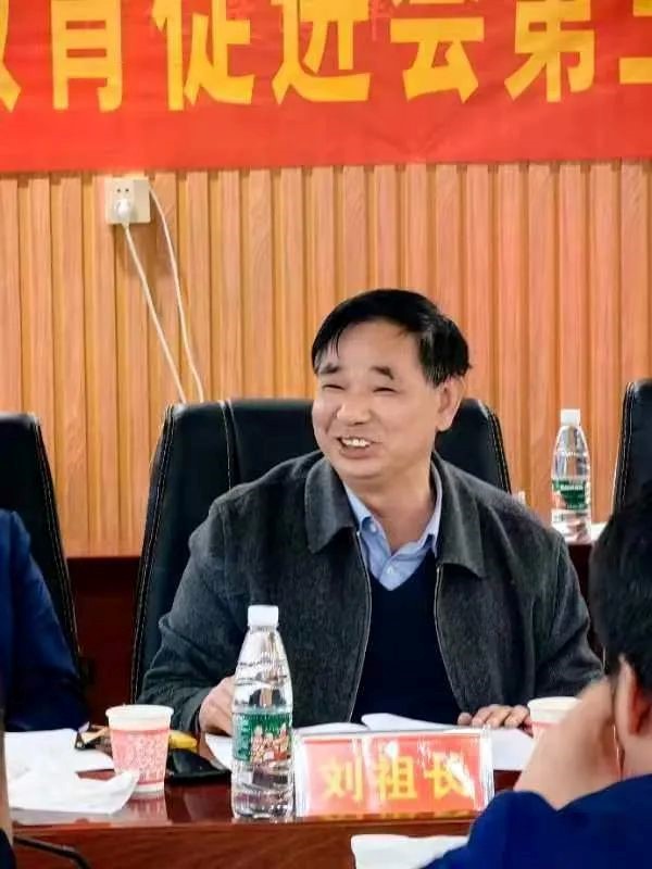 大愛(ài)無(wú)疆執(zhí)迷公益澤被千秋