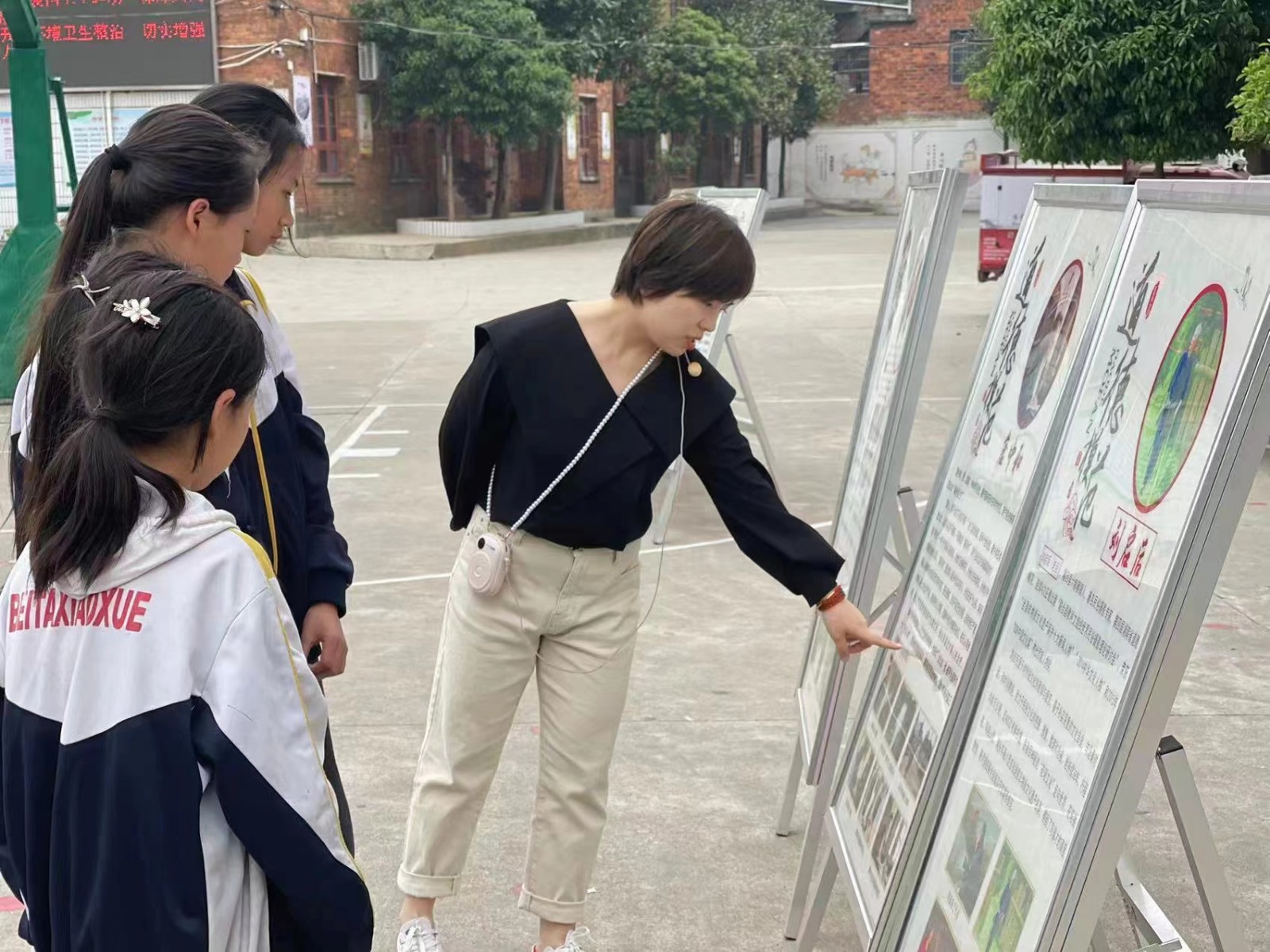 北塔小學(xué)開展“學(xué)習(xí)先進(jìn)模范 爭做時代新人”巡展活動