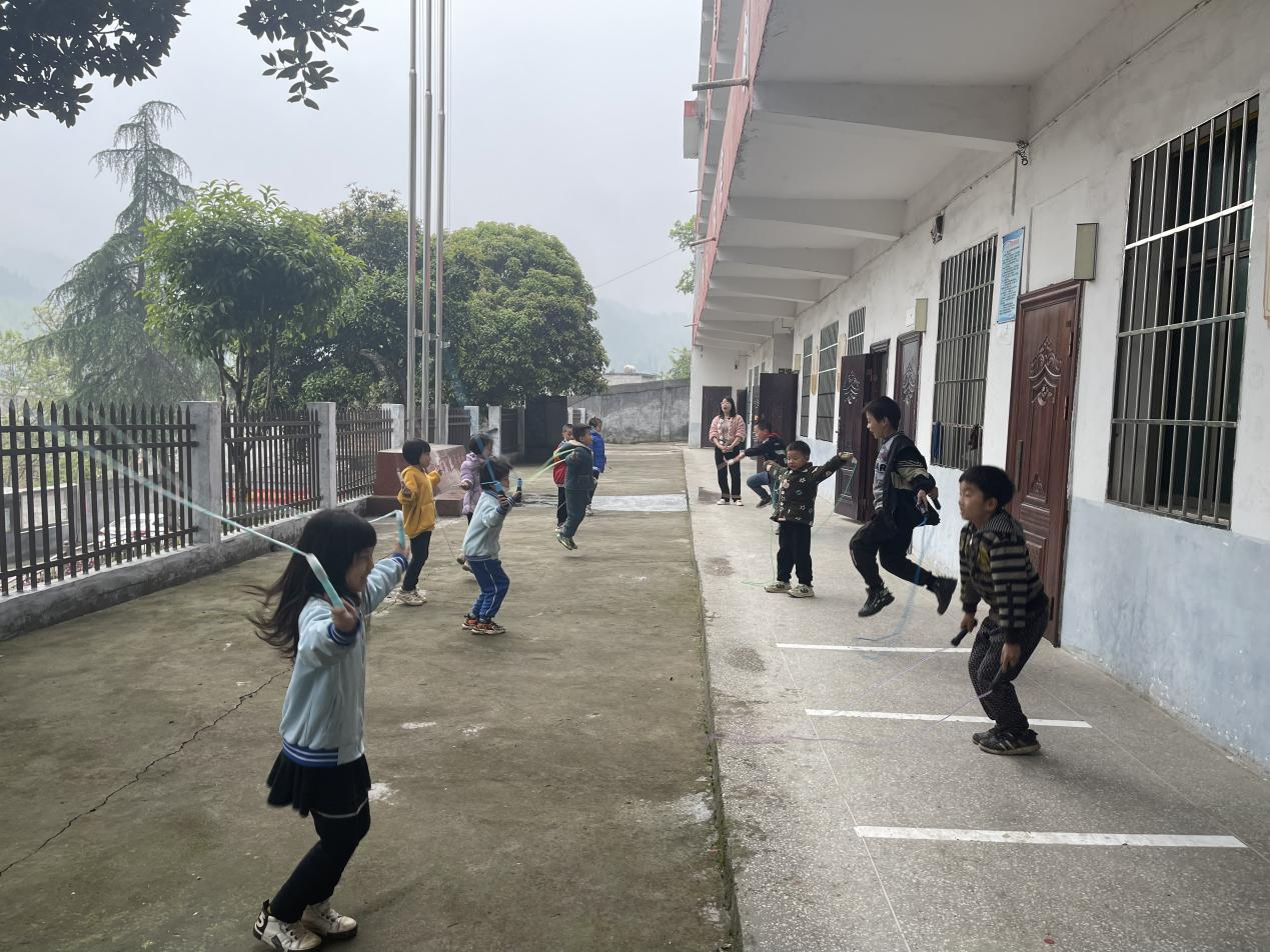 塘田市鎮(zhèn)三青小學(xué)“鑄牢民族團(tuán)結(jié)共同體意識”學(xué)習(xí)