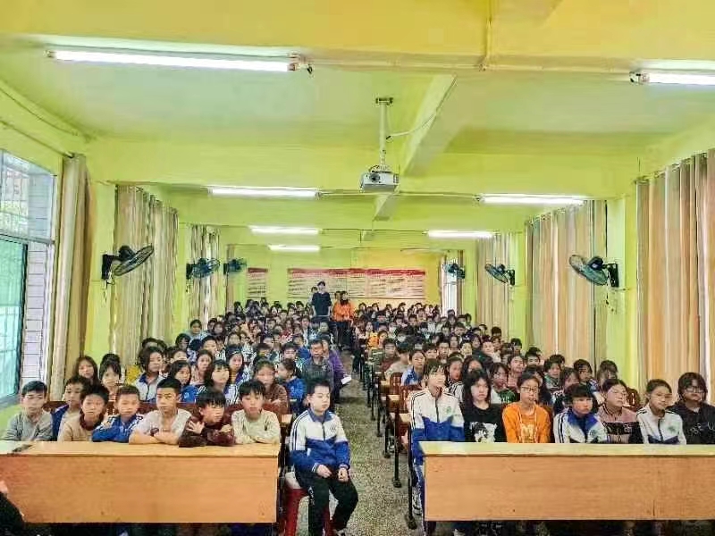 塘田市鎮(zhèn)中心完全小學(xué)小升初動(dòng)員會(huì)