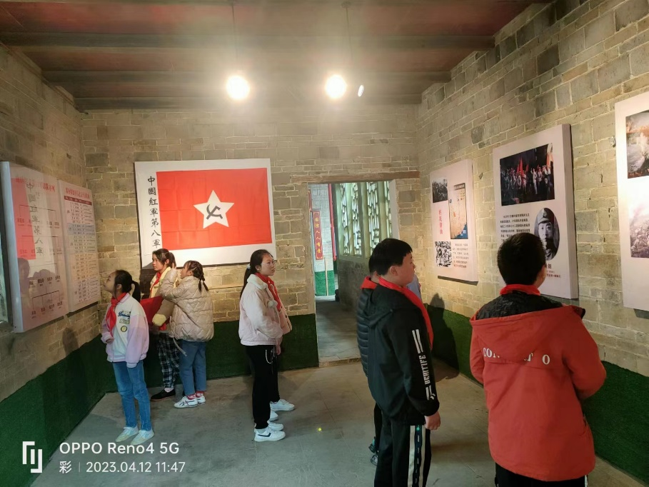 “傳承紅色基因——清明祭英烈”