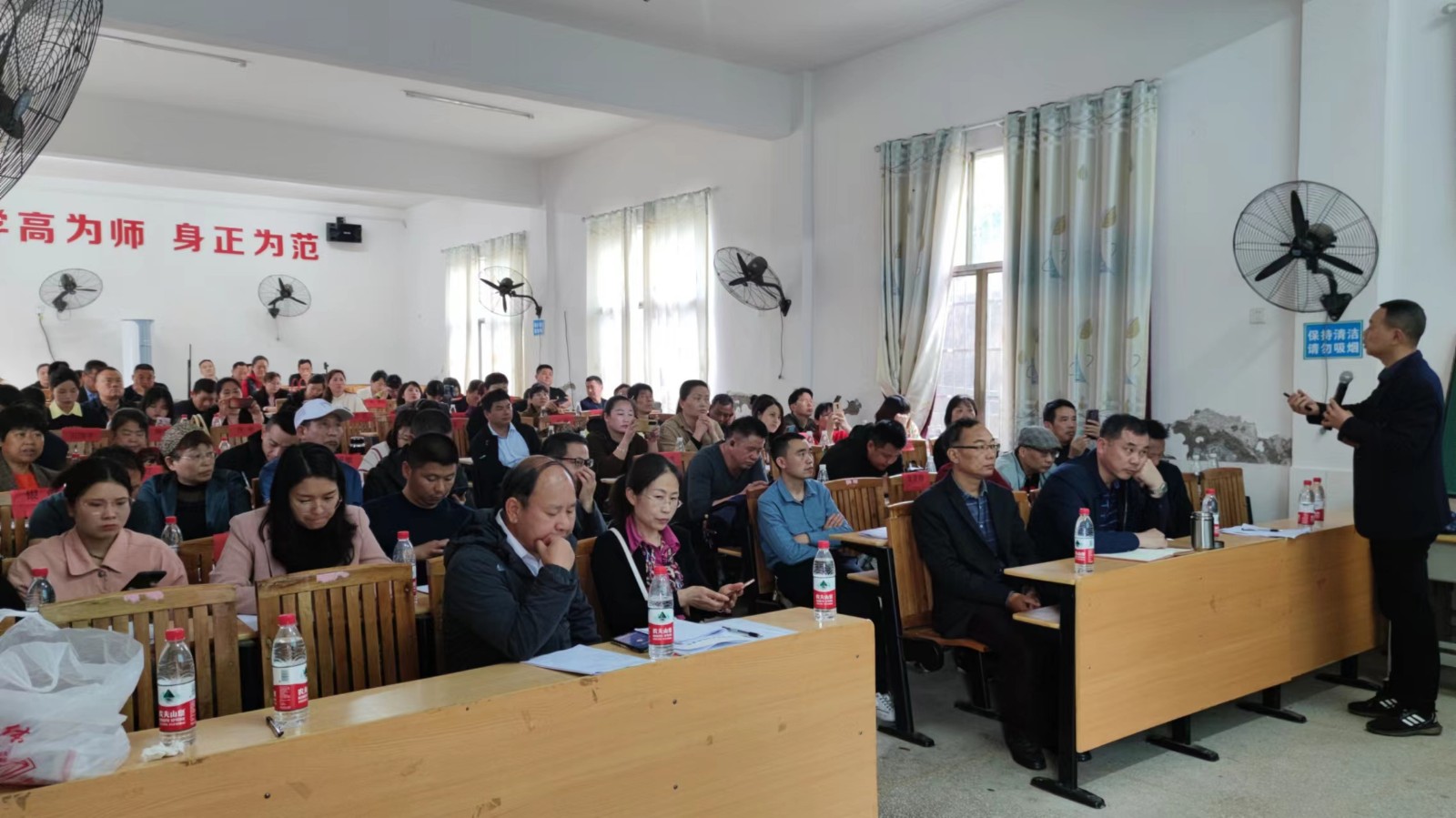 2023年邵陽縣霞塘云全體教師舉行第一次線下研修