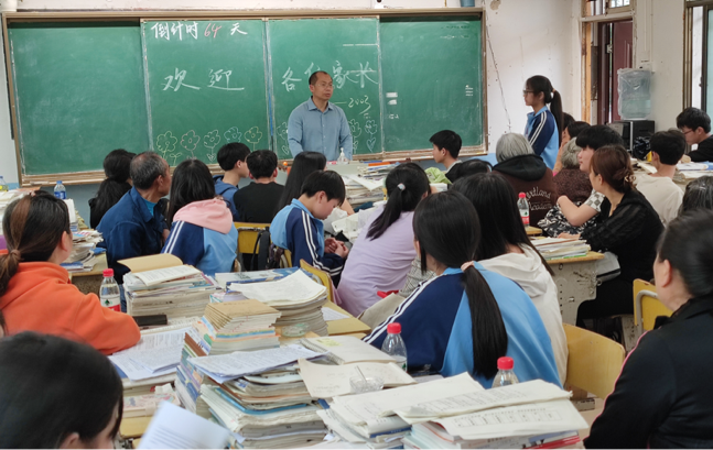 塘田市鎮(zhèn)中學(xué)開展安全專題家長會(huì)